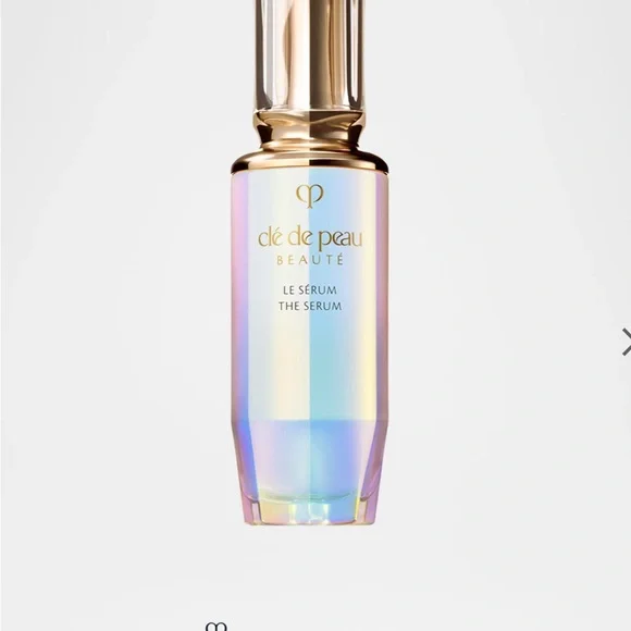 Dynamic skin renewal. Youthfulness unlocked.Exclusive luxury antiaging skincare